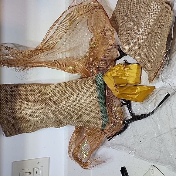 Craft bundle, Black Twigs, burlap bag, burlap square, golden ribbon, golden mesh - Picture 3 of 6